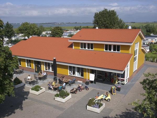 Friesland-cottage room 6